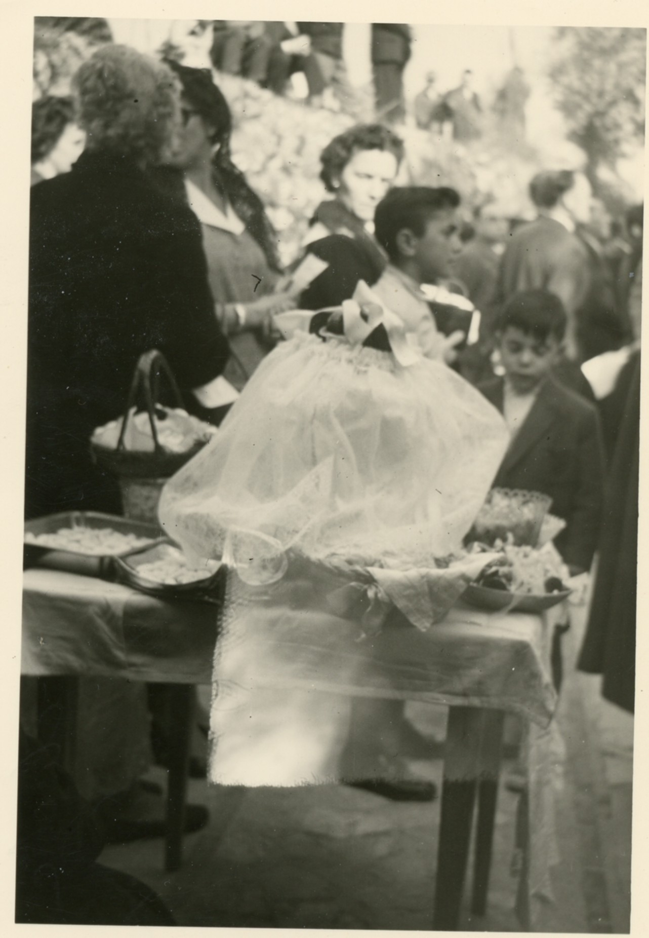 La cloche dans sa robe de baptme
