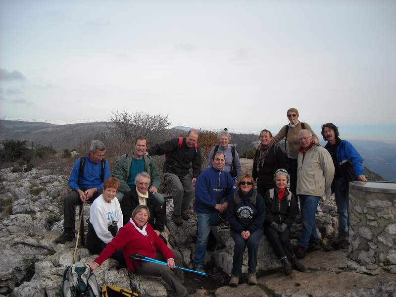 Le groupe des 14 randonneurs au sommet du baou le 16 janvier 2010